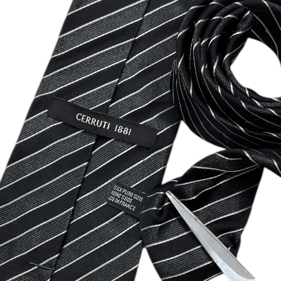 CERRUTI 1881 Black/Gray Striped Silk LUXURY Tie ITALY - Picture 3 of 4